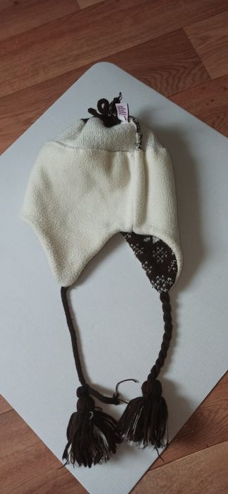 Czapka zimowa, wiązana, dość gruba
