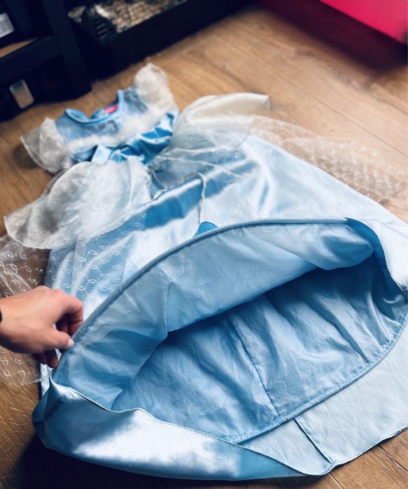 Sukienka śpiąca królewna