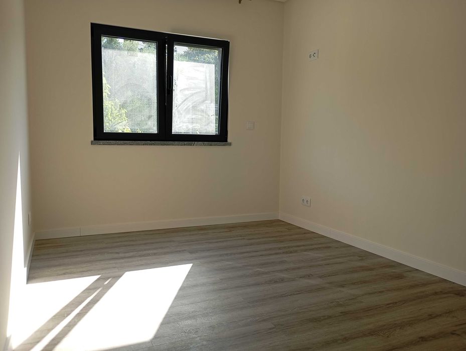 Apartamento T2  em moradia nova a estrear  - São Domingos Rana - 3 Min. A5 - Praias Várias