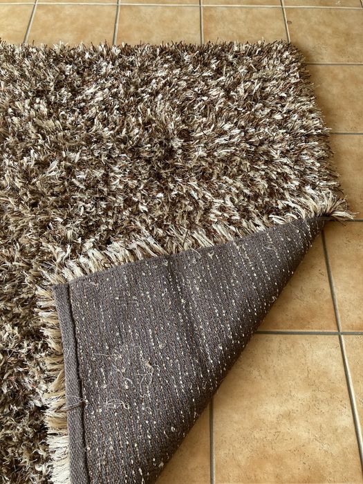 Tapepe multicor bege e castanho de pelos