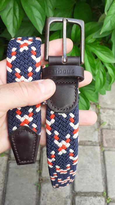 Плетеный эластичный ремень Barbour в морских цветах.Длина 105см,ширина 34см.Отличное состояние.