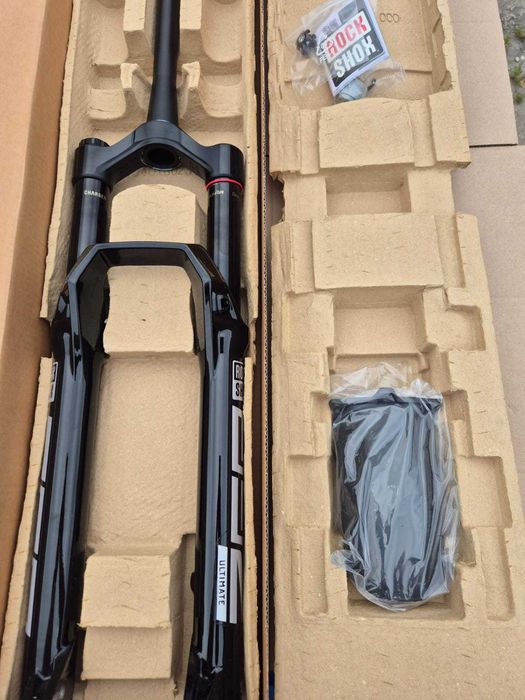 Amortyzator RockShox Zeb Ultimate Rc2 29" 160mm czarny 44mm offset