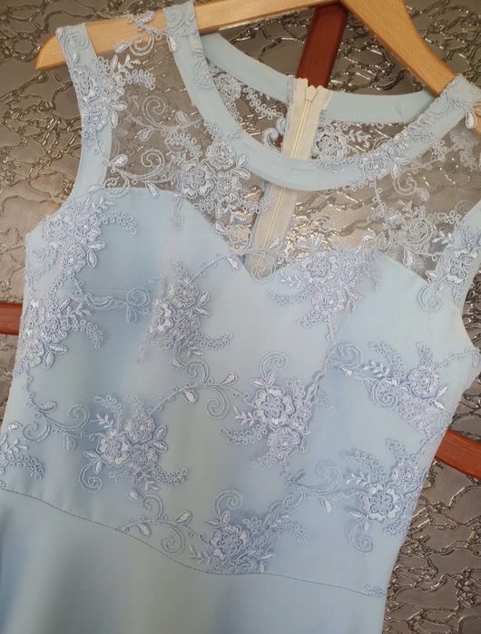 Urocza błękitną wizytowa sukienka 36