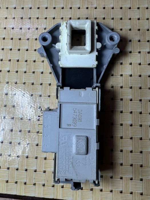 Замок люка двері для пральних машин LG  DA081