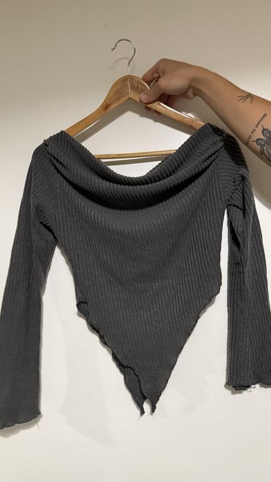 Camisola canelada com ombros caidos