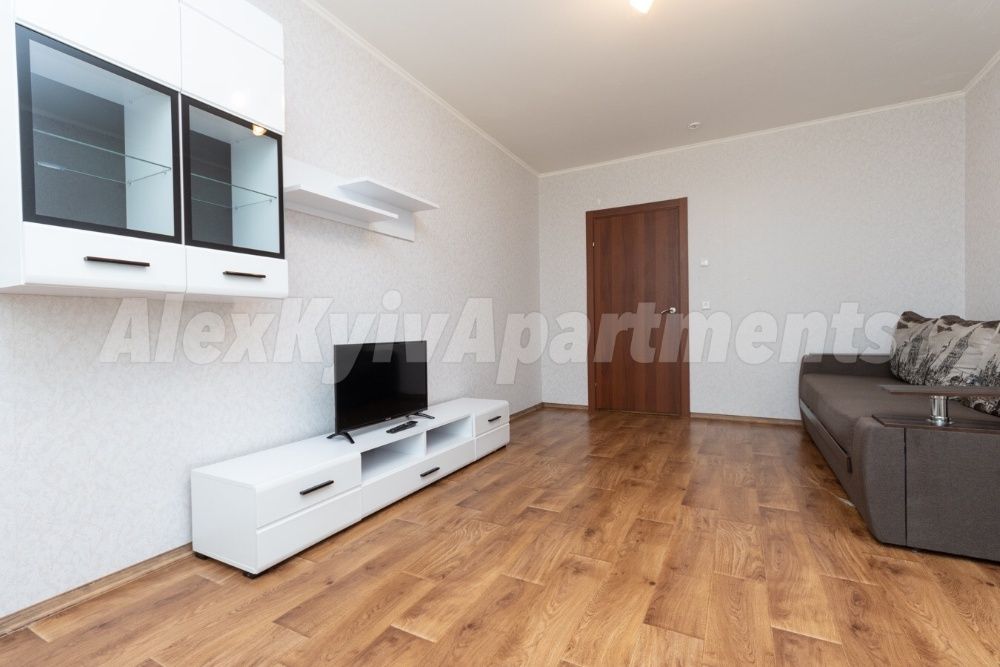 Подобово. 2х кімнатна,квартира на ВДНГ,Генератор!Метро Іподром,Теремки