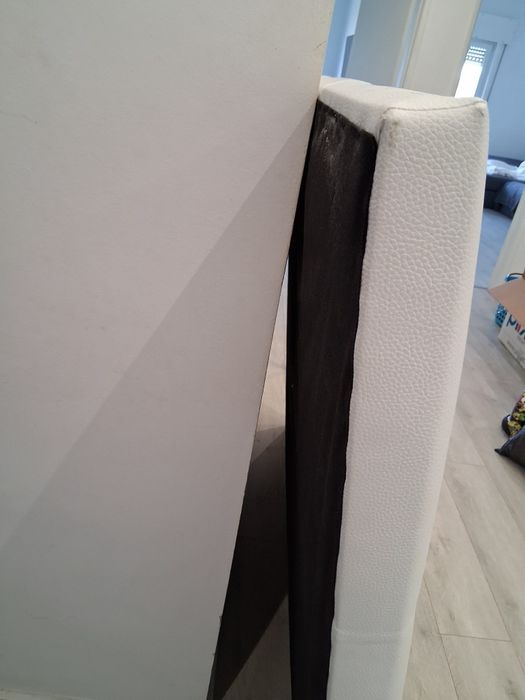 Cabeceira cama em pele branca