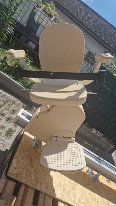 Winda schodowa zewnętrzna Brooks krzesło podnośnik inwalidzka prosta