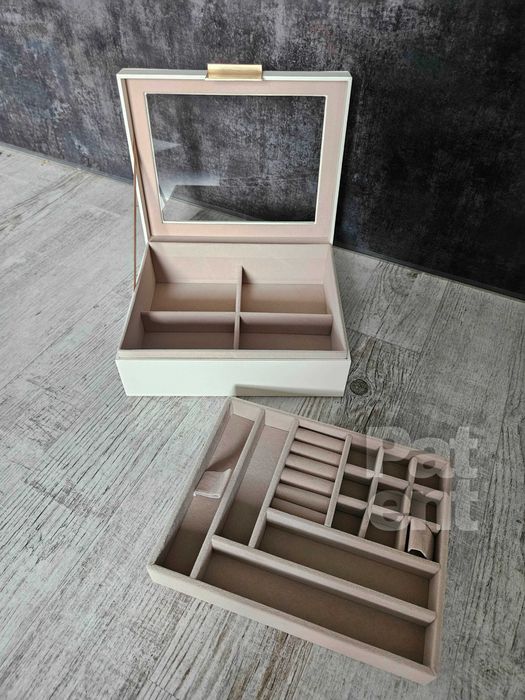 Szkatułka kuferek organizer na biżuterię otwierany na kolczyki prezent