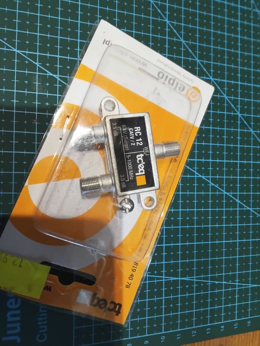 Rozdzielacz sygnału telewizji i radia na 2 odbiorniki