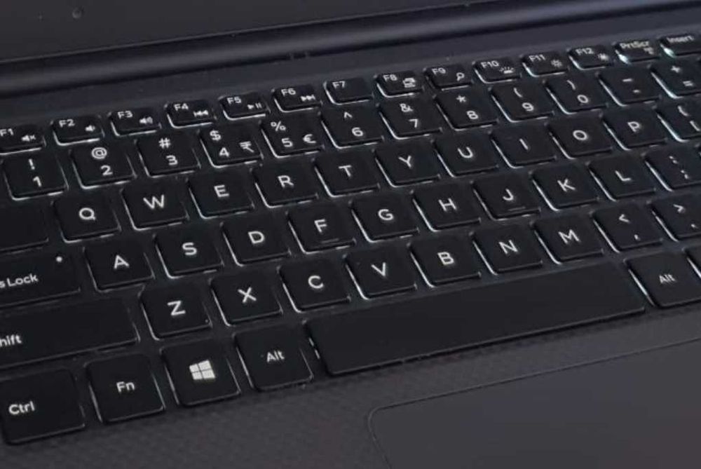 Dell XPS 15 9560 | i7-7700HQ | 8GB RAM | 128GB SSD | 4K | GTX 1050 | Com Carregador