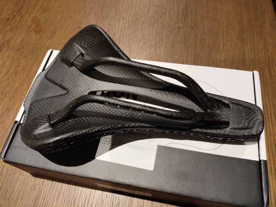 Selim 3D Carbono (165g)