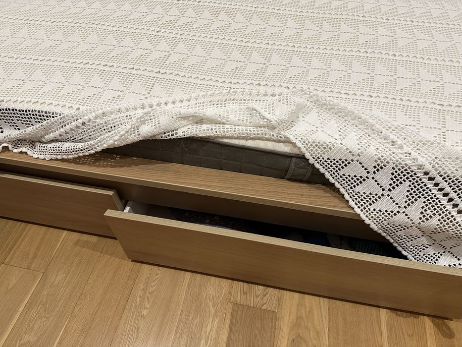 Cama Malm Ikea (usada), com 4 gavetas de arrumação
