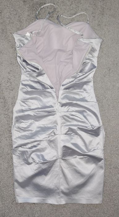 Sukienka dopasowująca się do ciała M