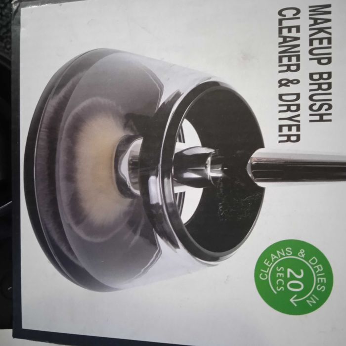 Електричний очищувач пензлів для макіяжу, від 2 батарейок новий