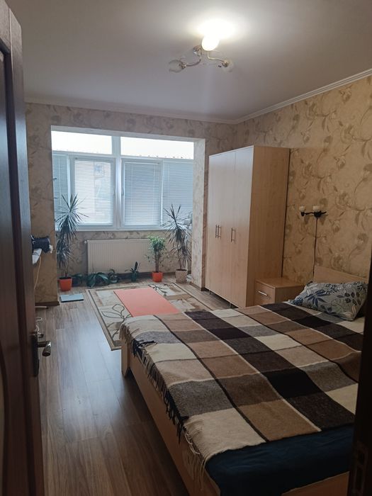 велика 2 кімн новобудова  70 м, газове опалення.