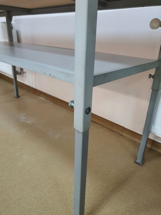 Масажні столи стаціонарні металеві