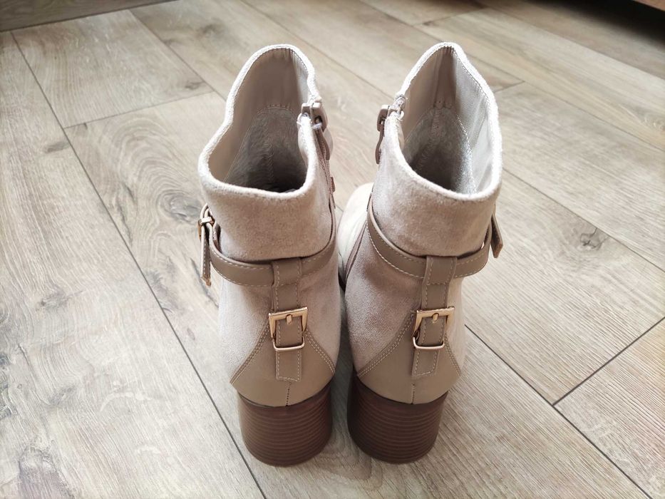 Eleganckie nowe jasne botki r. 38