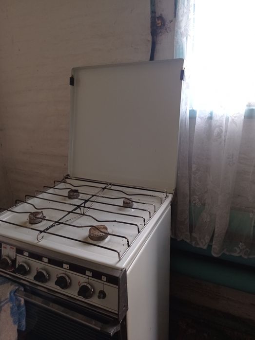 Газифікований будинок біля залізничної станції. Село Жуківка.