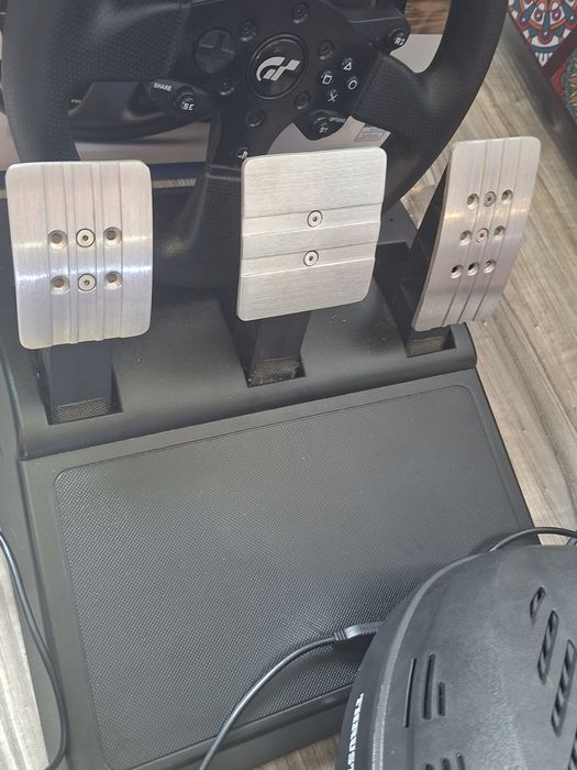 Kierownica trustmaster t300rs