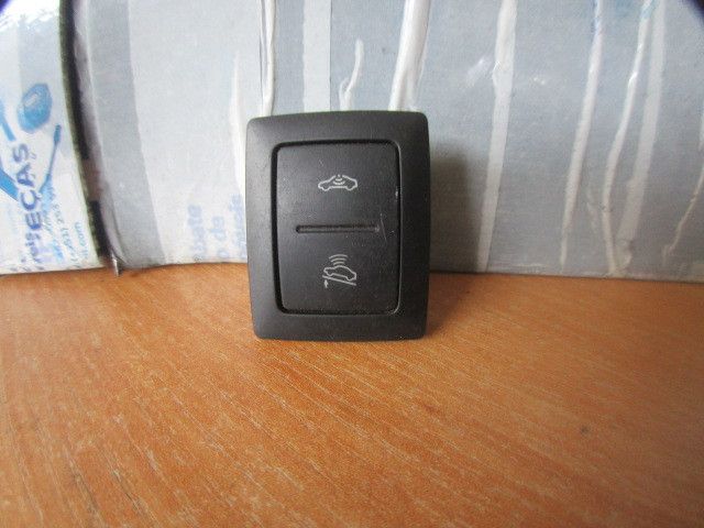 Botão / interruptor controlo tração VOLKSWAGEN Golf V (1K1)