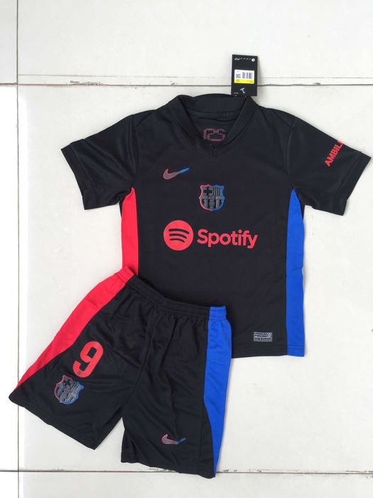 Komplety koszulek dla dzieci FCB Lewandowski mecze wyjazdowe R.26