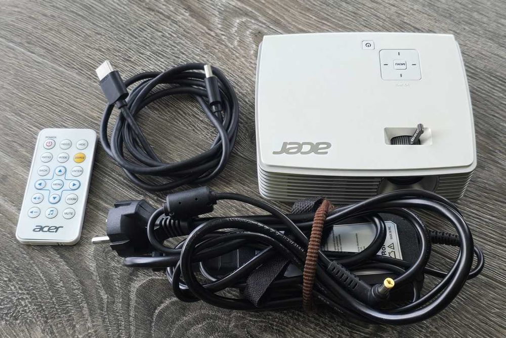 # Projektor Acer K132 LED mały zgrabny WXGA FHD #