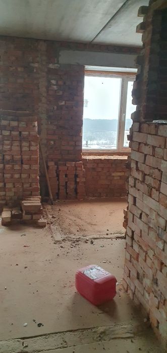 Приміщення 43 кв  .м..  10 поверх з вікнами висота 3 метри