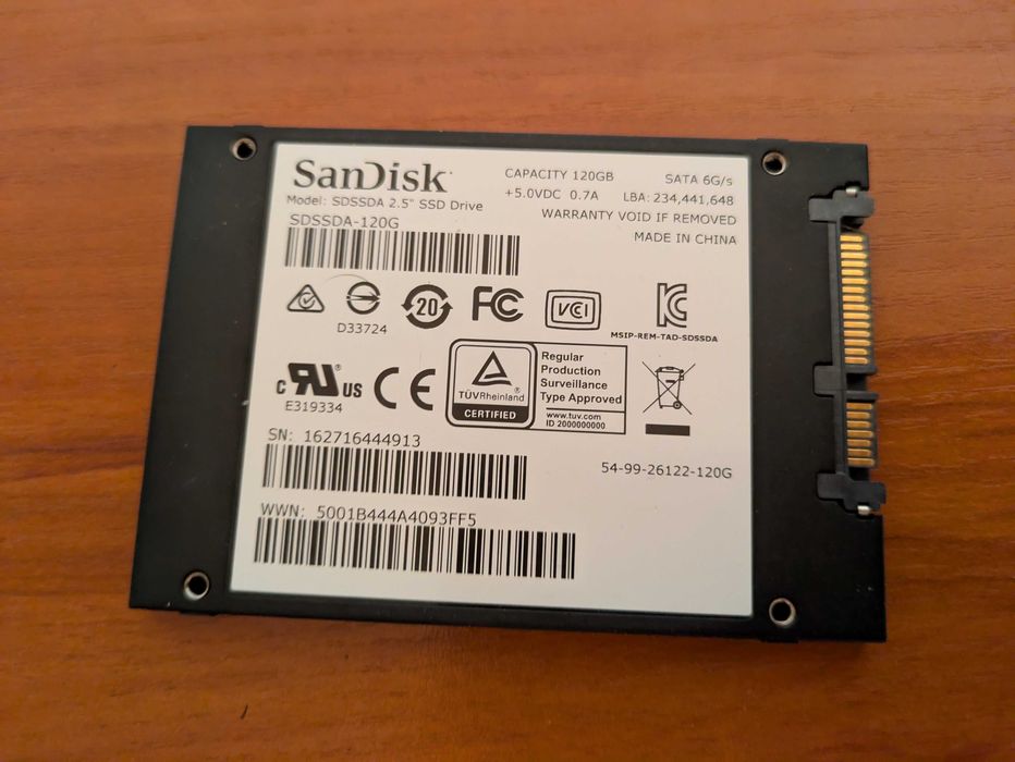 SanDisk SSD PLUS емкостью 120 ГБ