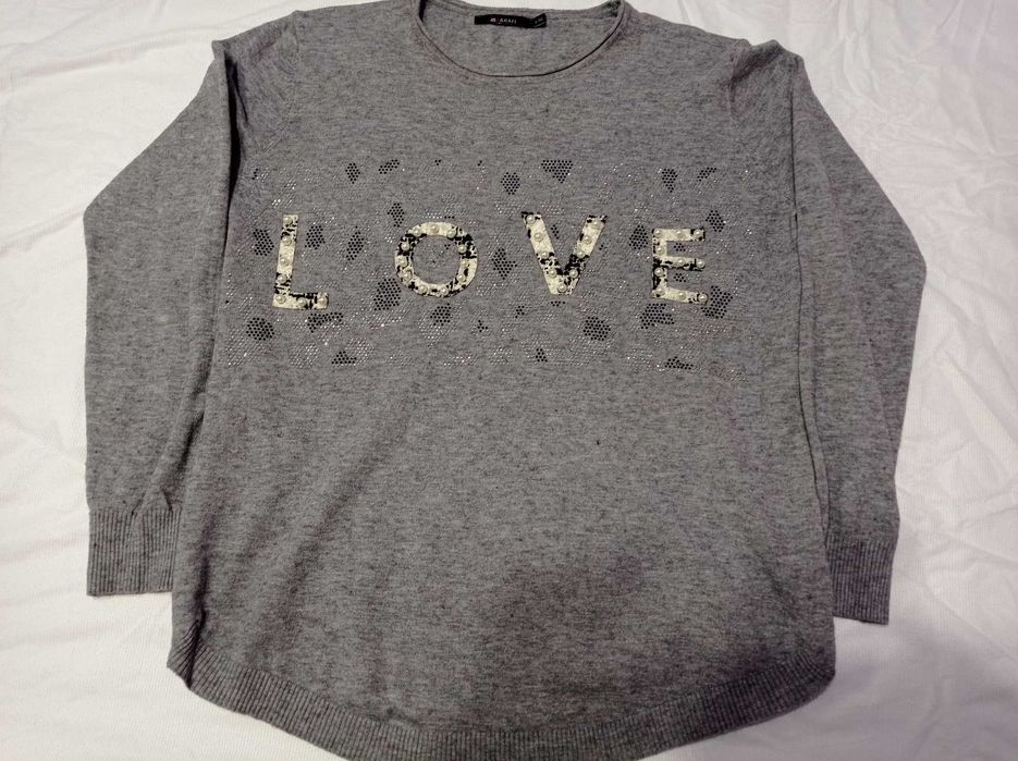 Lekki popielaty świecący sweterek pod szyję