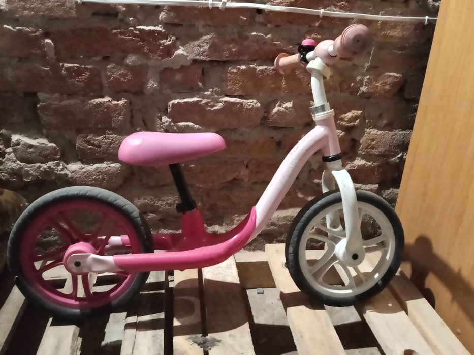 Rowerek biegowy dla dziewczynki