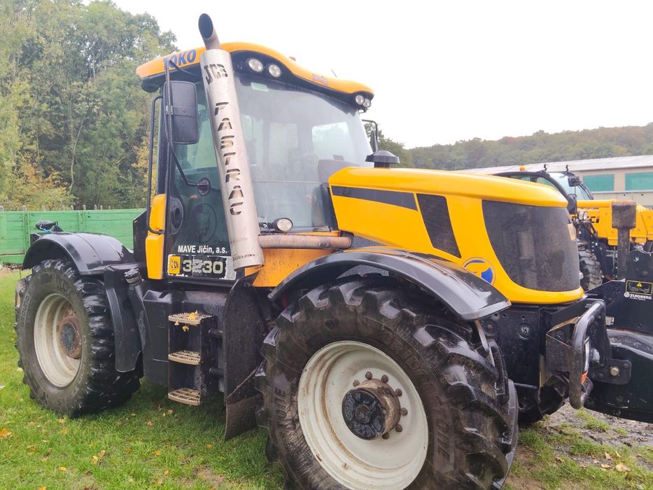 Ciagnik JCB Fastrac 3230