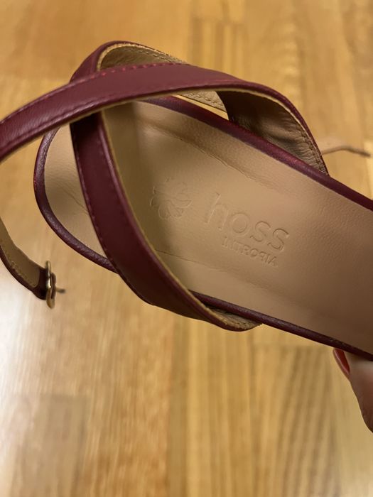 Sandalias muito elegantes de salto alto