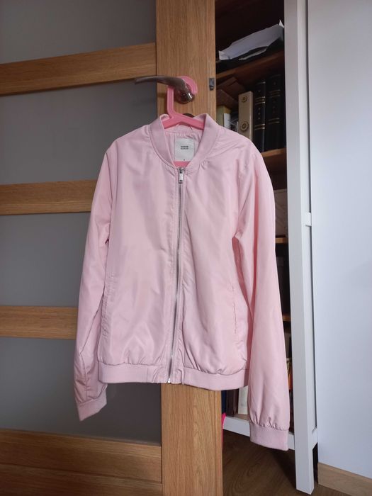 Różowa kurtka damska bomberka Sinsay S