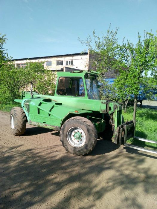 Вилочний телескопічний навантажувач