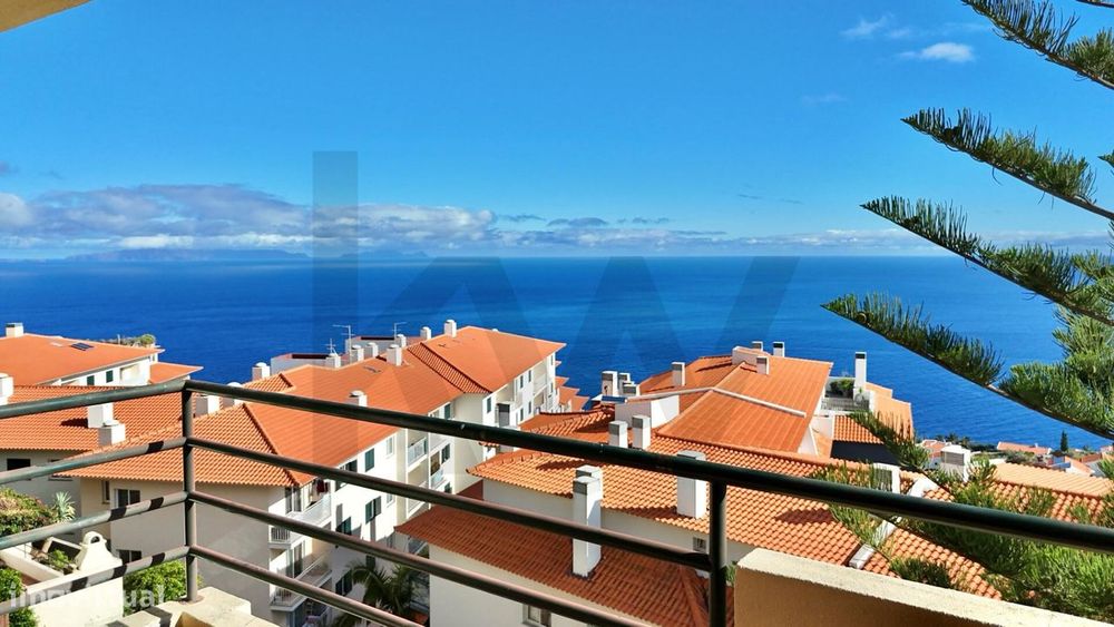 T2 no Último Andar com Terraço e Vista Mar Ininterrupta no Garajau