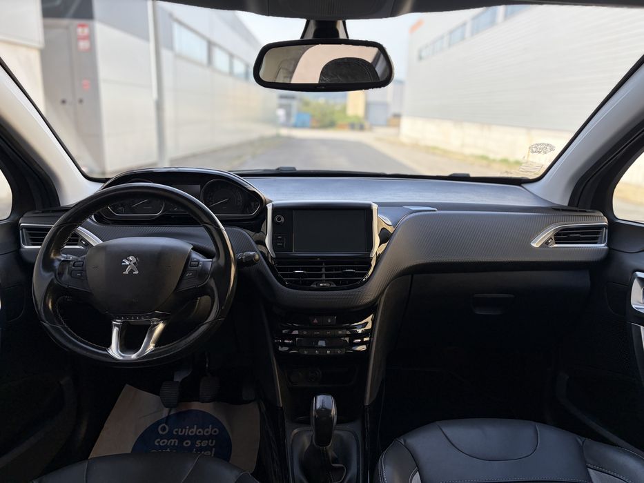 Peugeot 2008 1.2 Allure - Teto Panorâmico