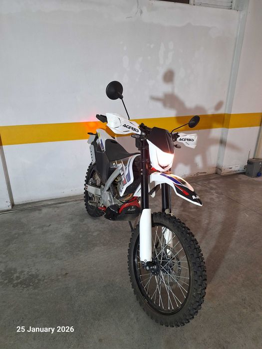 AJP SPR 240, 2024, 1800km, impecável, vários extras