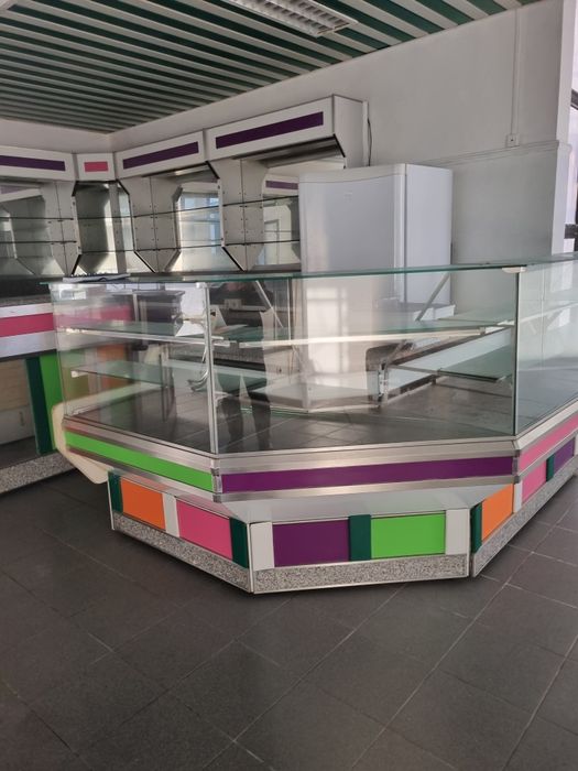 Balcão e vitrine expositora