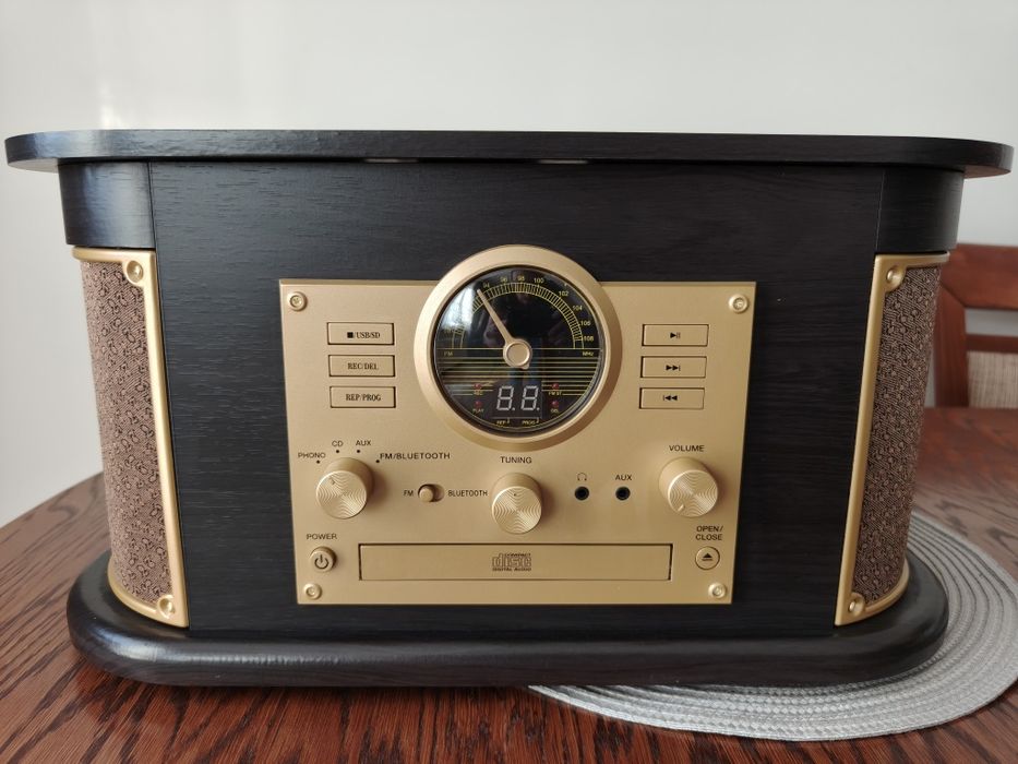 Gramofon z głośnikami i Bluetooth