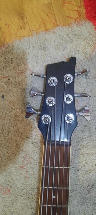 Baixo tagima de 6cordas