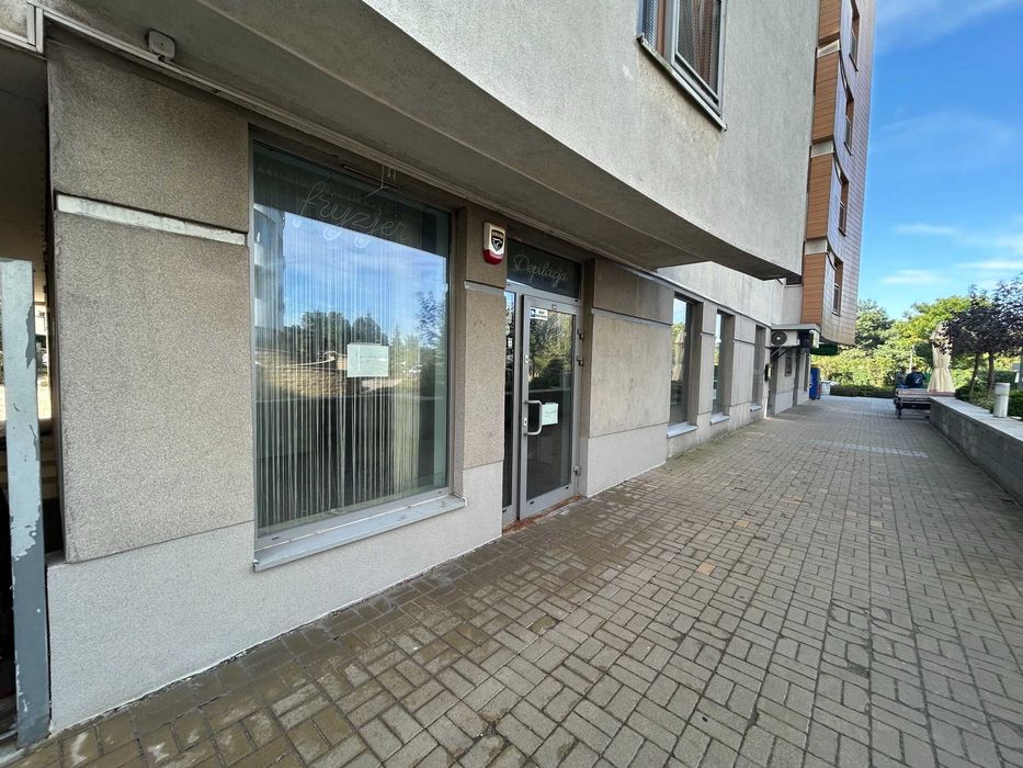 Lokal na Bemowie z witryną sprzedam