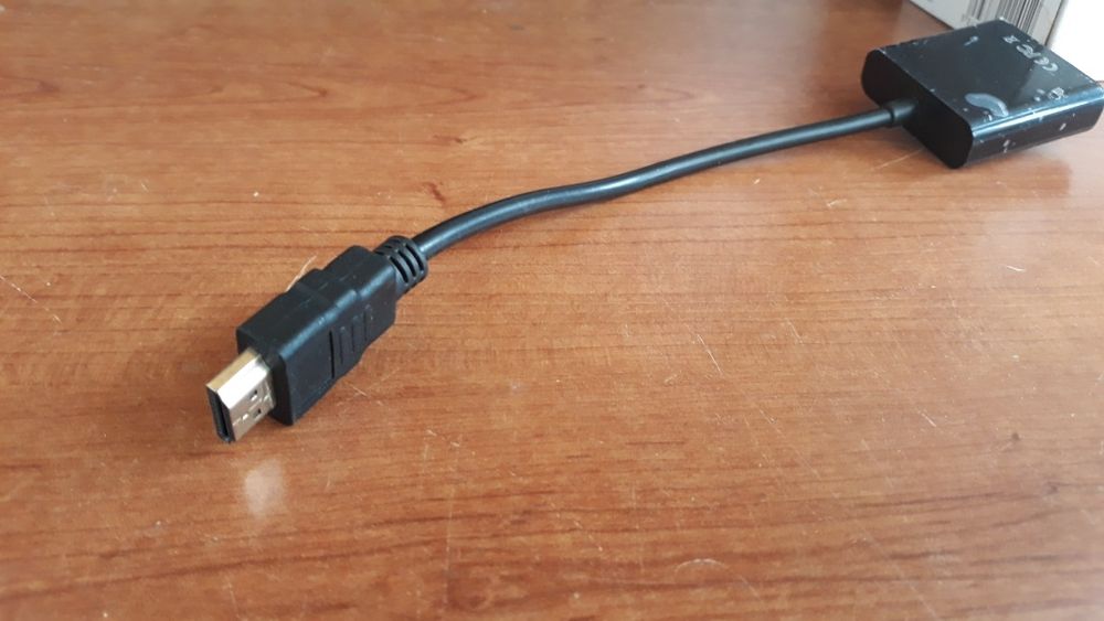 Adaptador hdmi macho por vga femia.