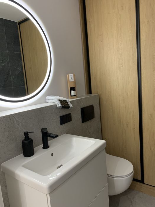 Dom w Ustroniu z pięknym widokiem na staw, wysoki standard.