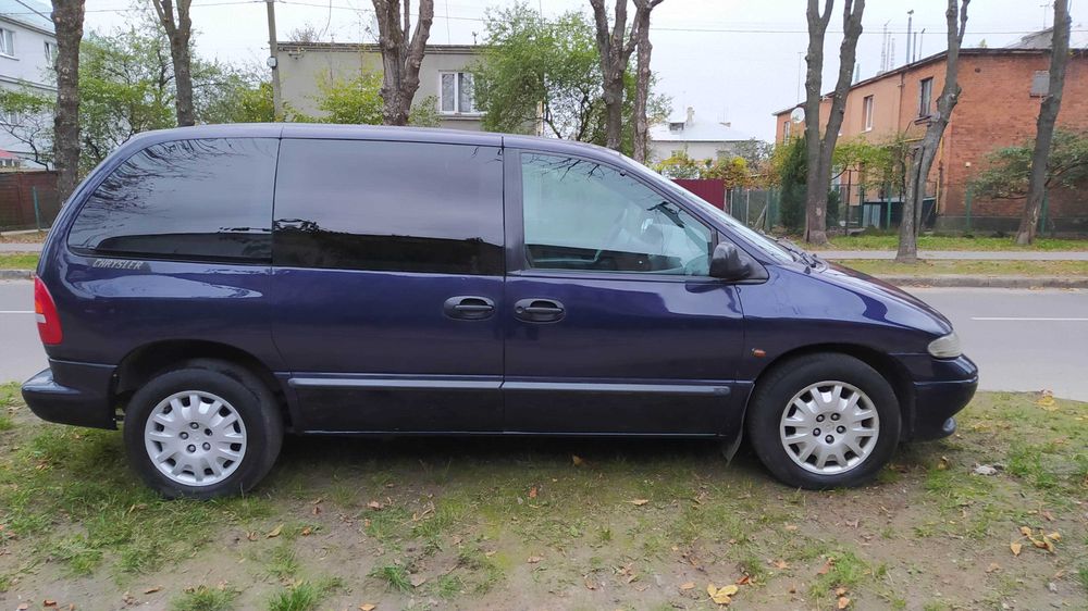 Dodge Ram Van - автомобіль мінівен