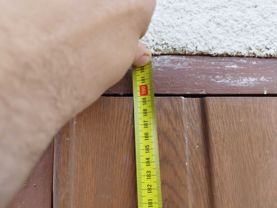 Продаються гаражні ворота розміром 291 на 191 см.