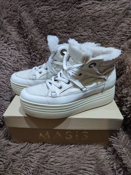 Удобные белые тёплые кросовки