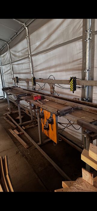 Prasa wzdluzna do klejenia na mikrowczep do drewna