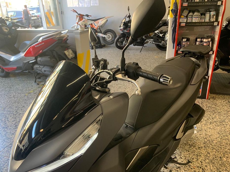 Honda PCX de 2020 em estado Irrepreensível. 12897 Kms Sempre assistida na Honda