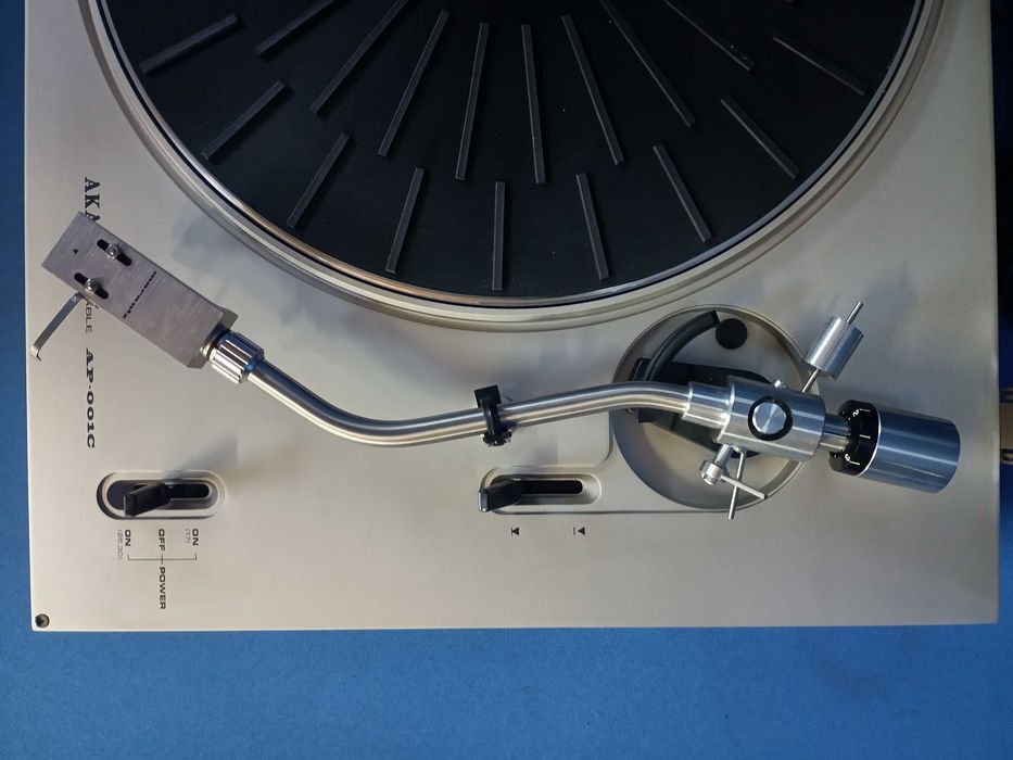 gira-discos AKAI AP-001C